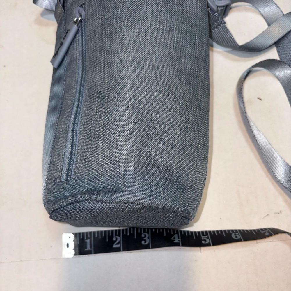 Vera Bradley Lighten Up Water Bottle Crossbody bag in a grey fabric - Picture 9 of 9